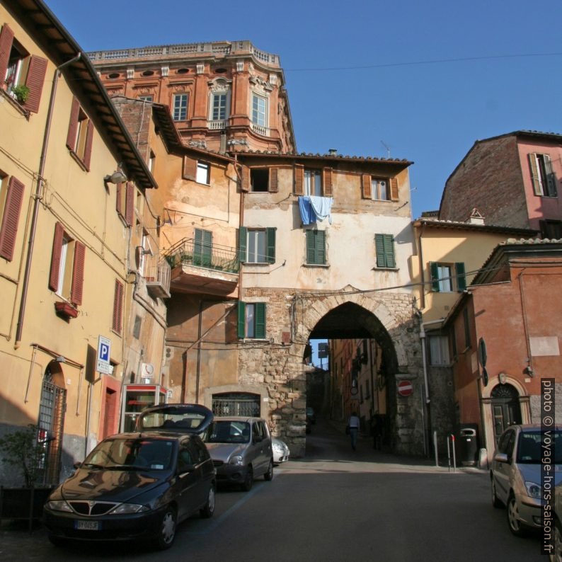 Arc de la Via Sant'Elisabetta. Photo © André M. Winter