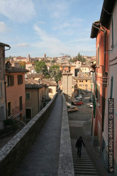 L'aqueduc de Perugia. Photo © André M. Winter