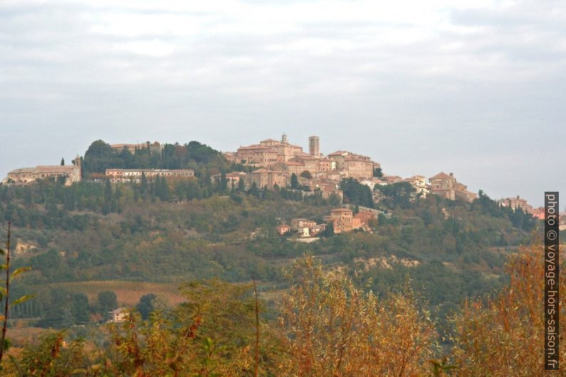 Montepulciano vu du sud. Photo © André M. Winter