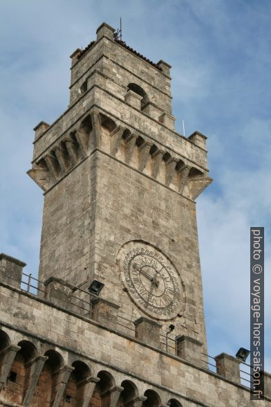 Il Campanile del Municipio du Montepulciano. Photo © Alex Medwedeff