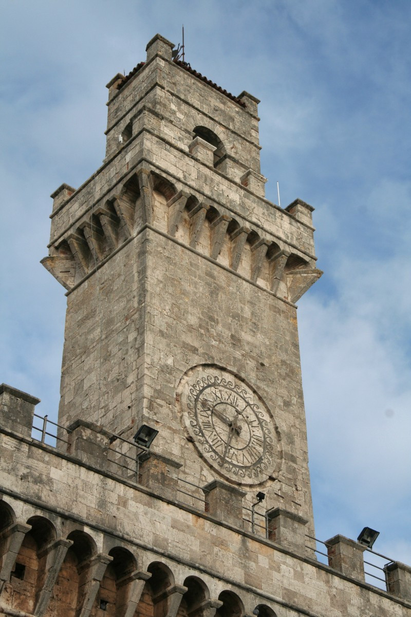 Il Campanile del Municipio du Montepulciano. Photo © Alex Medwedeff