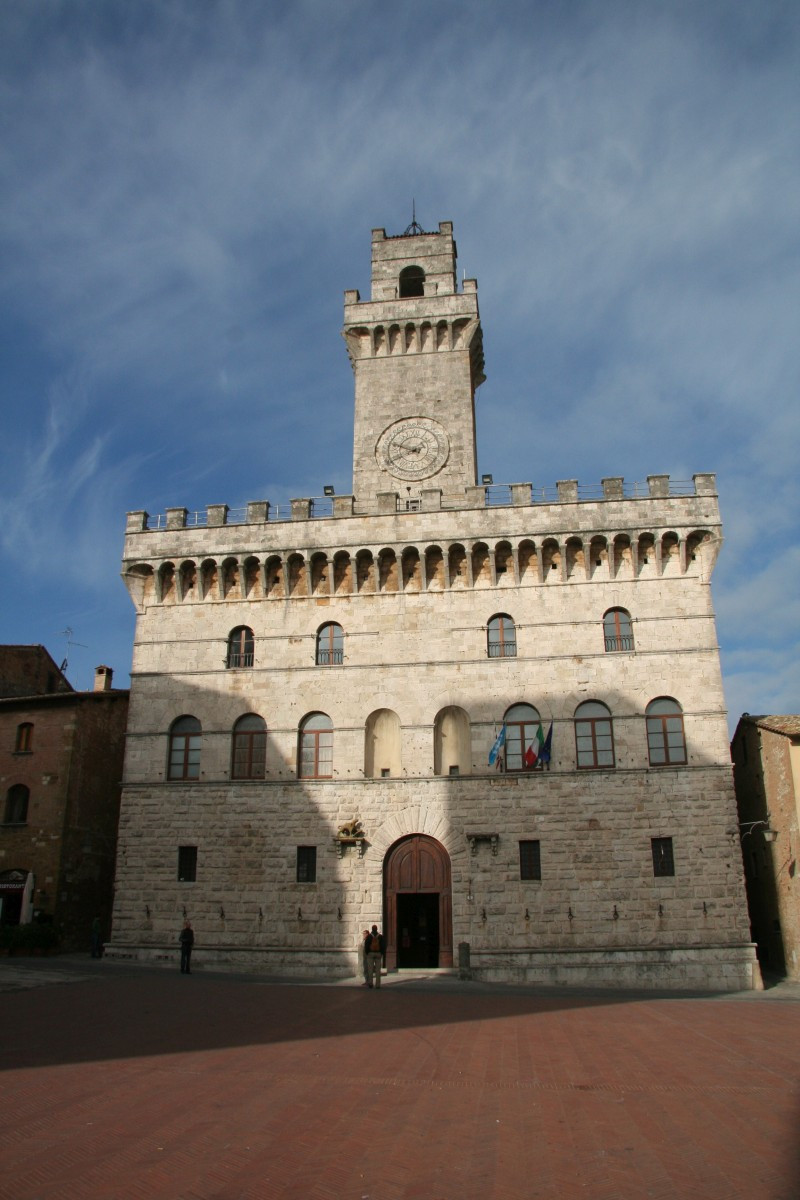 Il Palazzo comunale di Montepulciano. Photo © André M. Winter