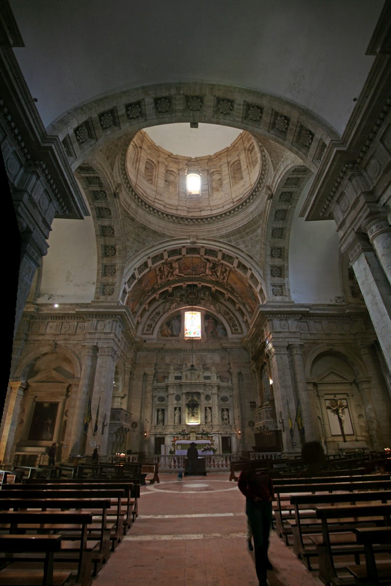 Nef de l'église de San Biagio. Photo © André M. Winter