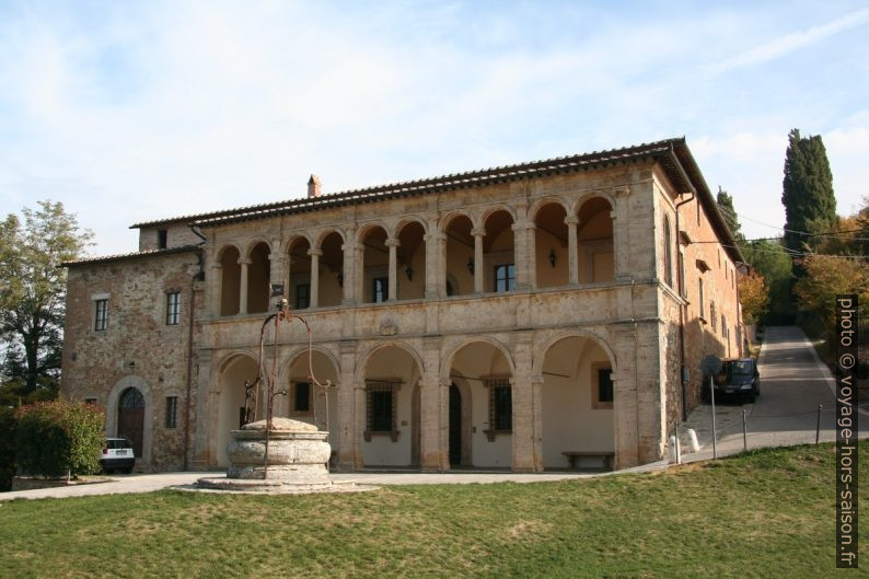 Le presbytère et le puits de San Biagio. Photo © André M. Winter