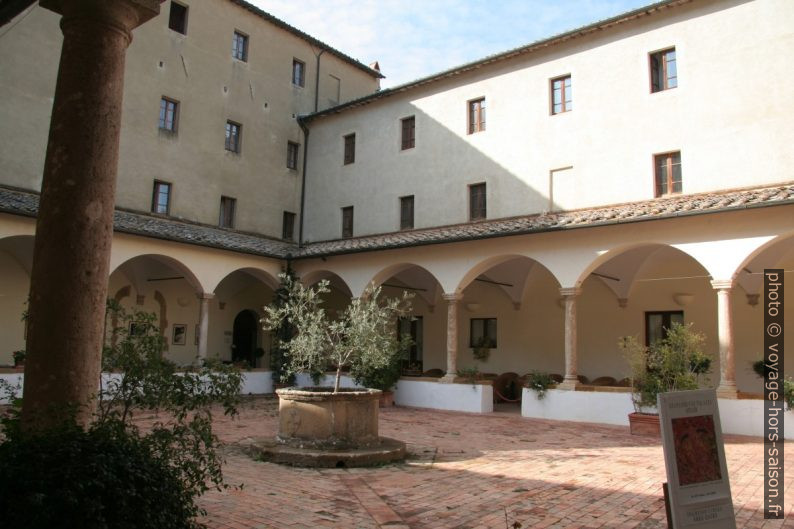 Cour du Palazzo Piccolomini. Photo © André M. Winter