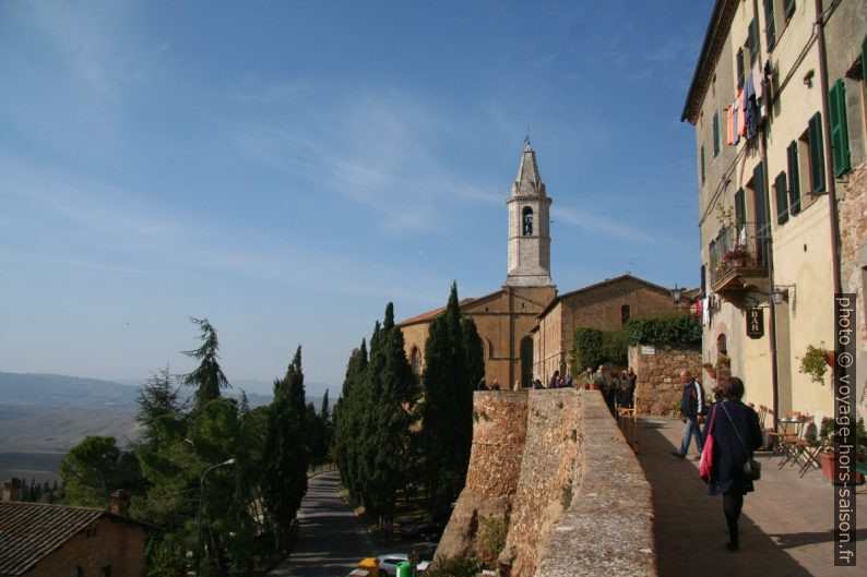 Le versant sud du village de Pienza. Photo © André M. Winter