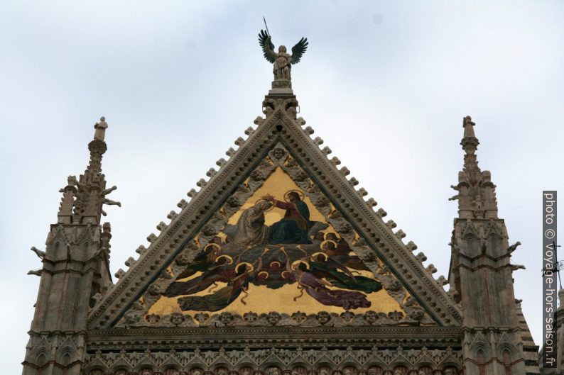 Détail de la façade centrale de la cathédrale de Sienne. Photo © André M. Winter