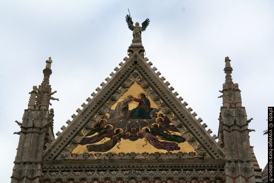 Détail de la façade centrale de la cathédrale de Sienne. Photo © André M. Winter