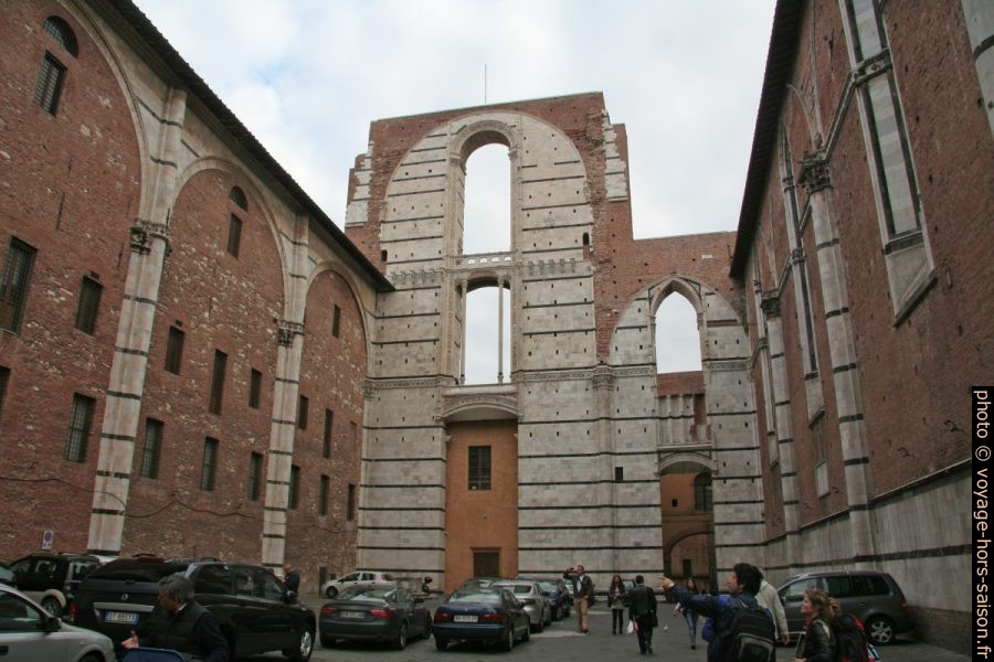 Il Facciatone. Photo © André M. Winter