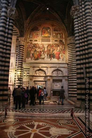 Accès à la Libreria Piccolomini. Photo © André M. Winter