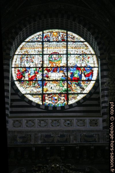 Rosette au-dessus de l'abside de la cathédrale de Sienne. Photo © André M. Winter
