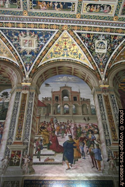 Fresques de la Libreria Piccolomini (Enea Silvio riceve il cappello cardinalizio). Photo © André M. Winter