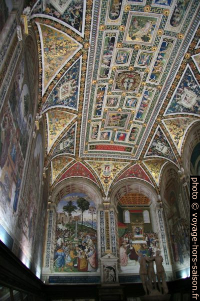 Décor de la Libreria Piccolomini. Photo © André M. Winter