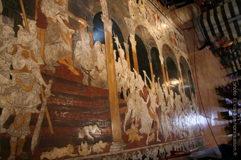 Marqueterie du sol de la cathédrale de Sienne avec le massacre des innocents. Photo © André M. Winter