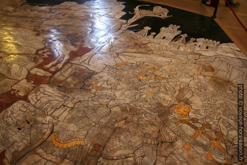 Marqueterie du sol de la cathédrale de Sienne avec un détail de la chasse d'Hérode. Photo © André M. Winter