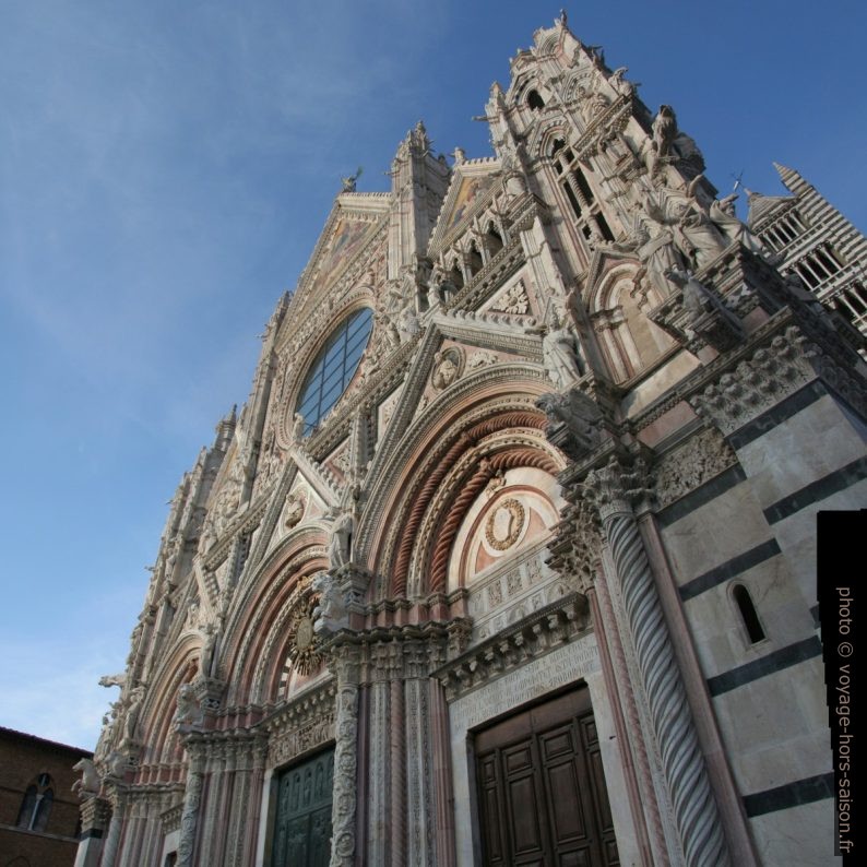 Façade de la cathédrale de Sienne. Photo © André M. Winter