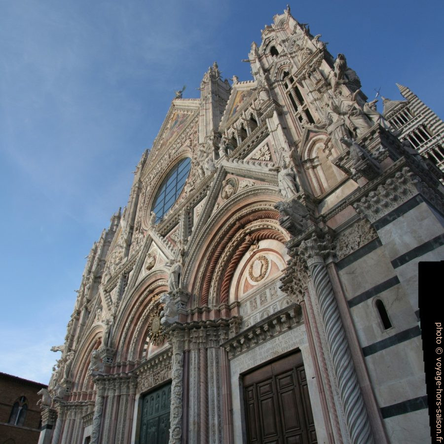 Façade de la cathédrale de Sienne. Photo © André M. Winter