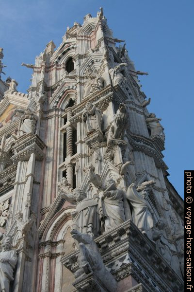 Détail de la façade de la cathédrale de Sienne. Photo © André M. Winter