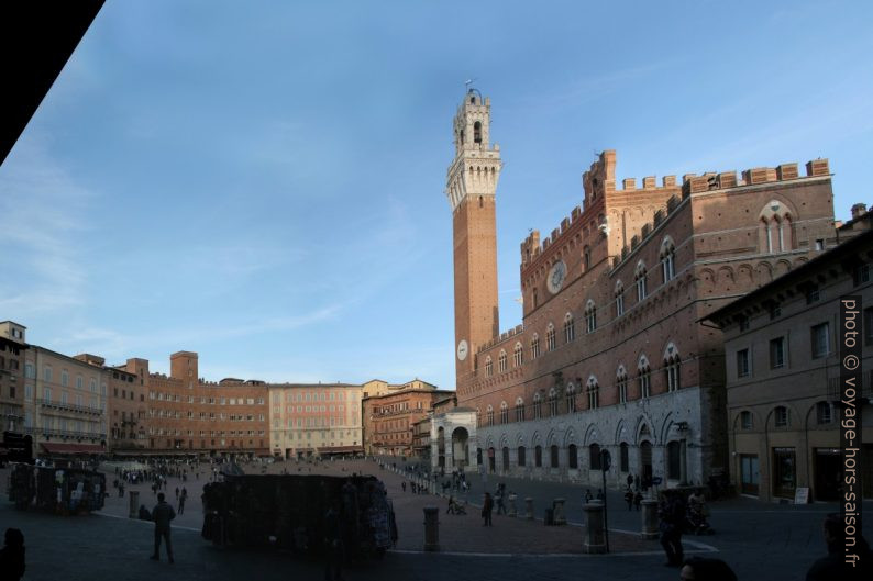 La Piazza del Campo e il Palazzo Pubblico. Photo © André M. Winter