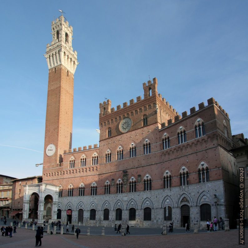 Palazzo Pubblico con la Torre del Mangia. Photo © André M. Winter