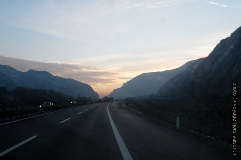 Autoroute A22 dans la vallée de l'Adige. Photo © André M. Winter