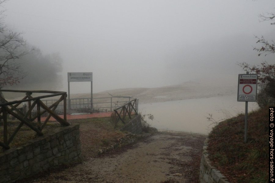 Débarcadère de Bandella sur la retenue d'eau sur l'Arno. Photo © André M. Winter