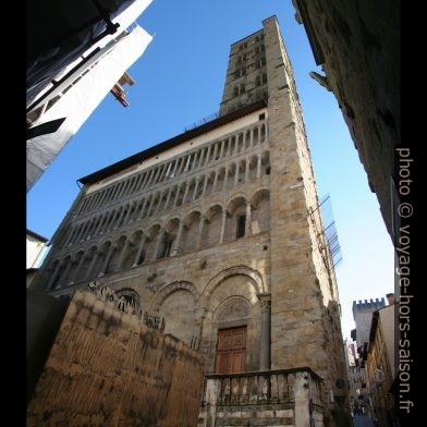 Façade de l'église Santa Maria della Pieve à Arezzo. Photo © André M. Winter
