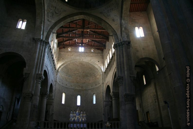 Chœur surélevé de l'église Santa Maria della Pieve à Arezzo. Photo © André M. Winter