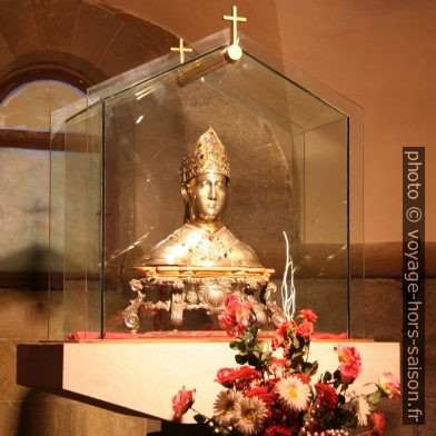 Buste reliquaire de Saint Donat dans la crypte de l'église Santa Maria della Pieve. Photo © André M. Winter