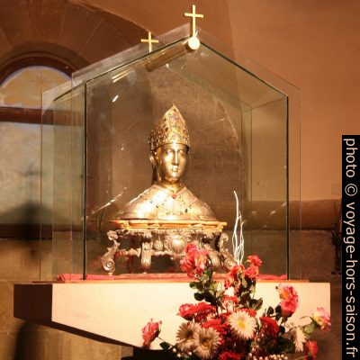 Buste reliquaire de Saint Donat dans la crypte de l'église Santa Maria della Pieve. Photo © André M. Winter