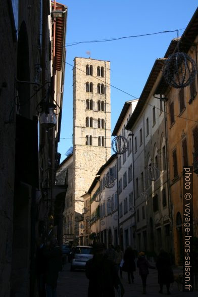 Campanile Aux Cent Trous de l'église Santa Maria della Pieve à Arezzo. Photo © André M. Winter