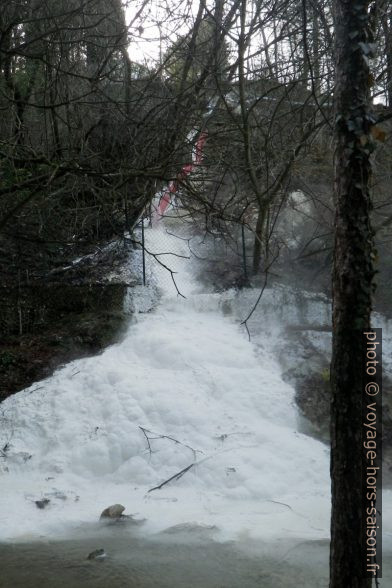 Une nouvelle cascade de calcite à Bagni San Filippo. Photo © André M. Winter