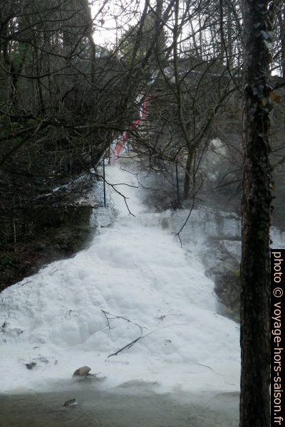 Une nouvelle cascade de calcite à Bagni San Filippo. Photo © André M. Winter