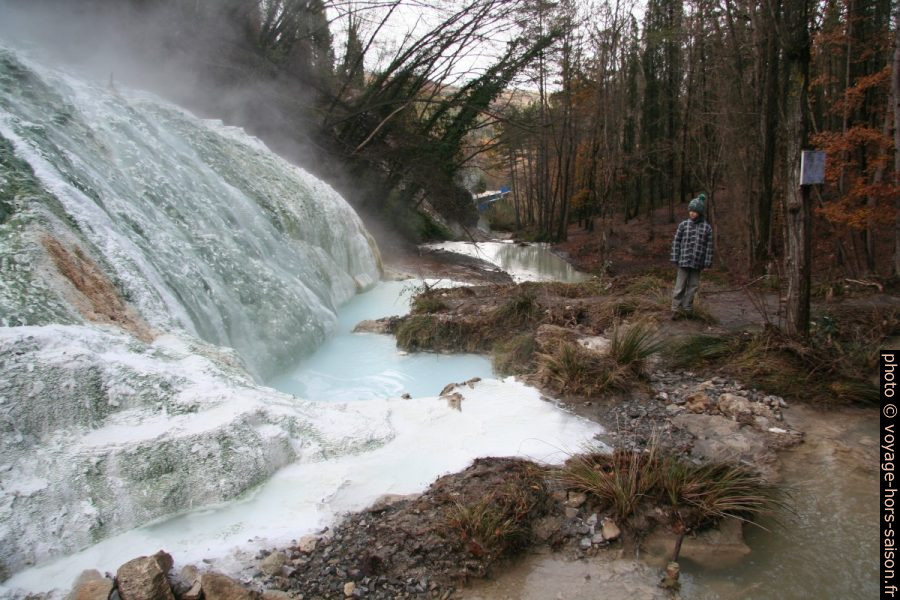 Nicolas près des bassin d'eau chaude sous la Baleine Blanche. Photo © André M. Winter