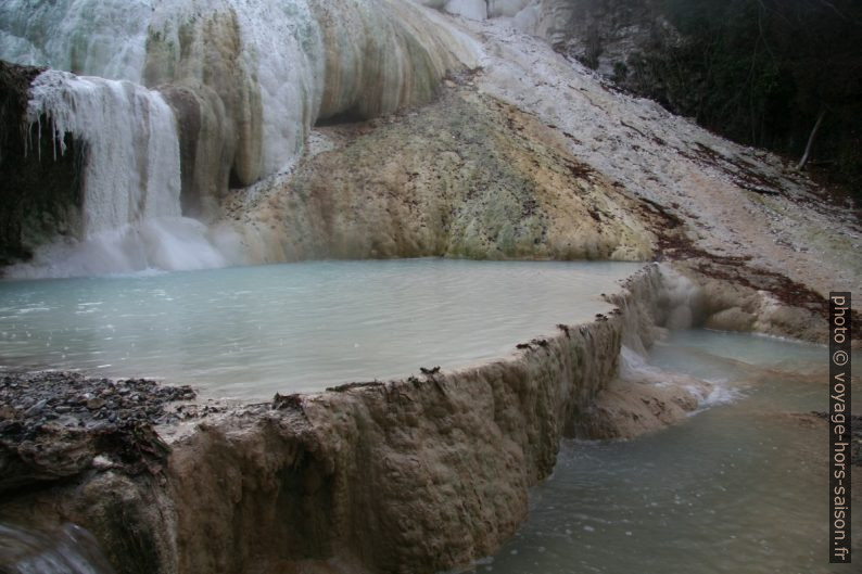 Un bassin d'eau chaude à Bagni San Filippo. Photo © André M. Winter