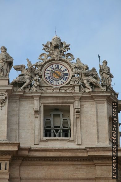 Horloge nord de la Basilique Saint-Pierre à Rome. Photo © André M. Winter