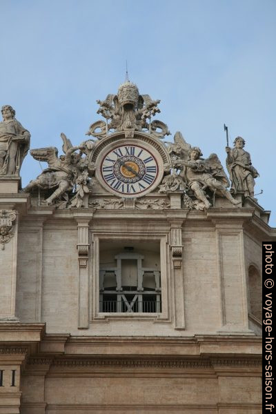 Horloge nord de la Basilique Saint-Pierre à Rome. Photo © André M. Winter