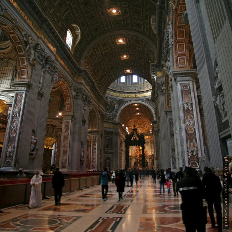 Nef de la Basilique Saint-Pierre à Rome. Photo © André M. Winter