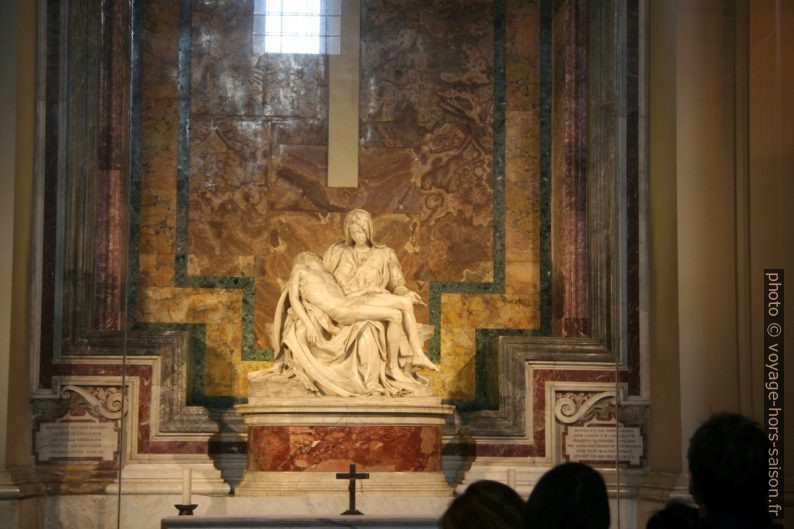 La Pietà de Michel-Ange dans la Basilique Saint-Pierre à Rome. Photo © André M. Winter