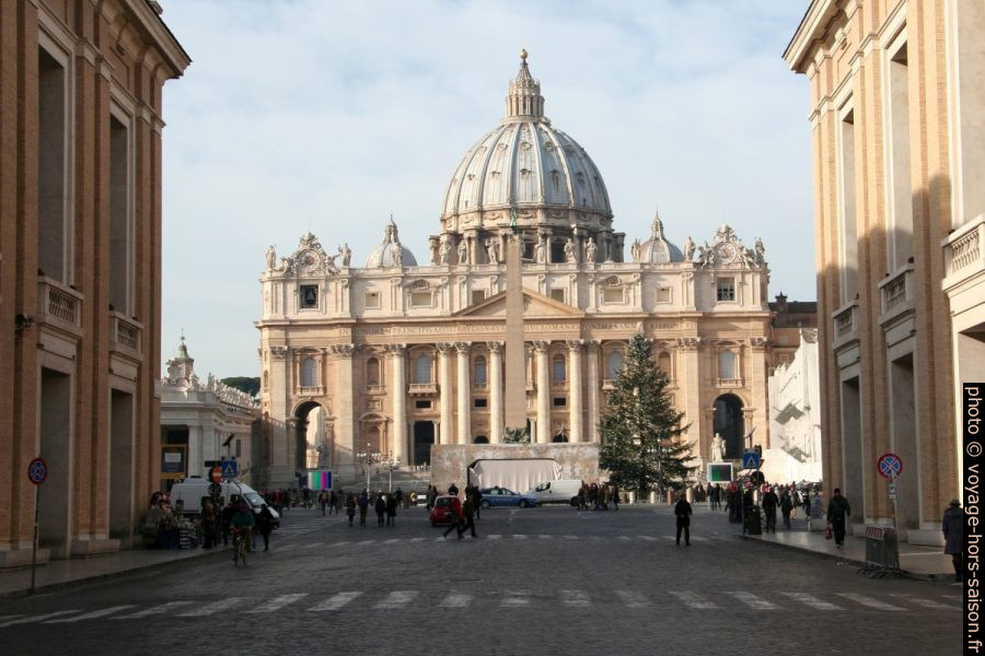 Basilique Saint-Pierre vue par la Via della Conciliazione. Photo © André M. Winter