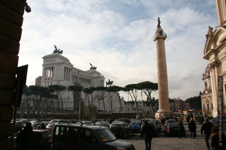Colonne Trajane et au fond le Vittoriano. Photo © André M. Winter