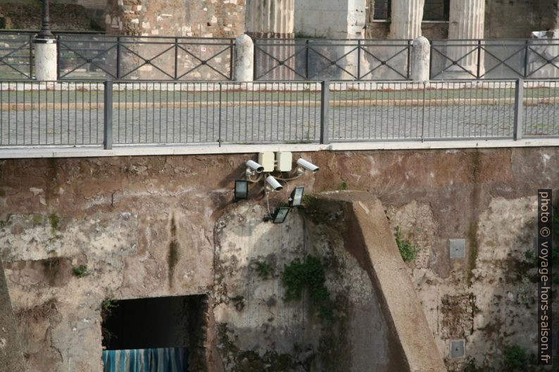 Surveillance vidéo dans le Forum de Trajan. Photo © André M. Winter