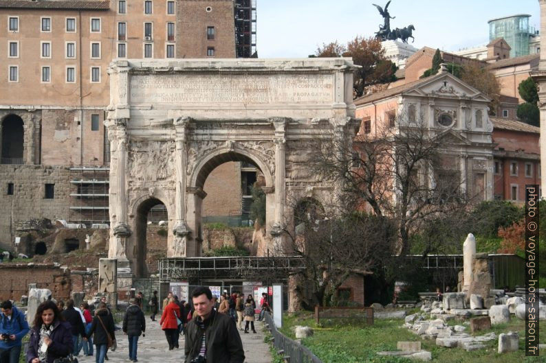 Face sud de l'Arc de Septime Sévère. Photo © André M. Winter