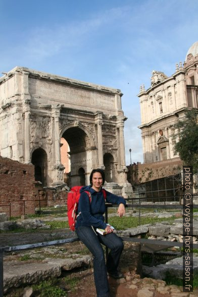 Alex et l'Arc de Septime Sévère. Photo © André M. Winter