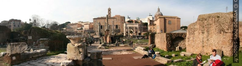 Forum romain vu d'est en ouest.. Photo © André M. Winter