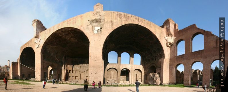 Basilica Maxentii et Constantini. Photo © André M. Winter