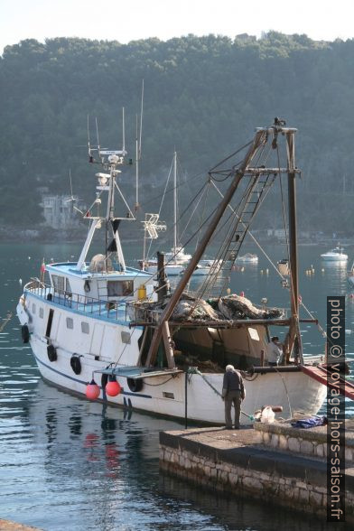 Chalutier dans le port de Palinuro. Photo © Alex Medwedeff