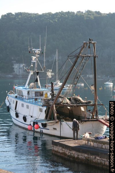Chalutier dans le port de Palinuro. Photo © Alex Medwedeff