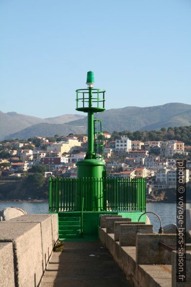 Feu du port vert de Palinuro. Photo © Alex Medwedeff