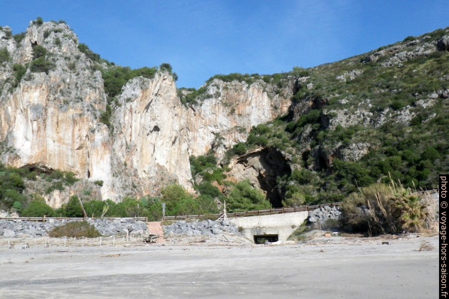 Grotte de la Cala Finocchiara. Photo © André M. Winter